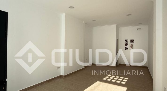 LOCAL COMERCIAL ZONA CENTRO- CHIPIONA