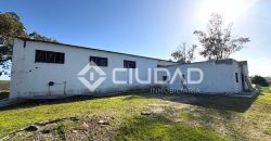 Finca rústica de uso agrícola con casa y nave