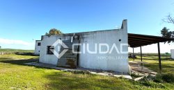 Finca rústica de uso agrícola con casa y nave