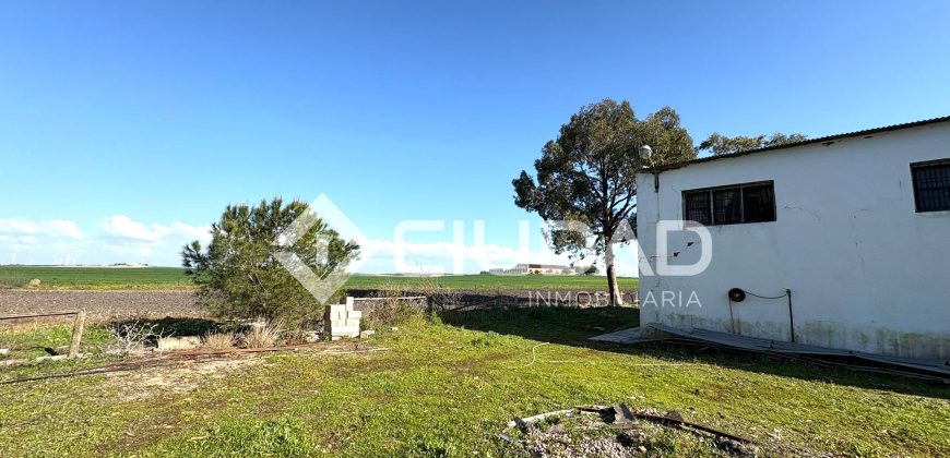 Finca rústica de uso agrícola con casa y nave
