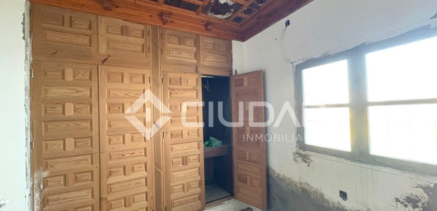 Finca rústica de uso agrícola con casa y nave