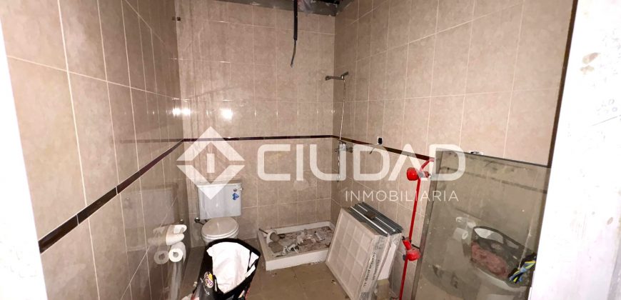 Finca rústica de uso agrícola con casa y nave