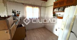 Finca rústica de uso agrícola con casa y nave