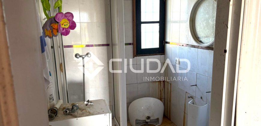 Finca rústica de uso agrícola con casa y nave