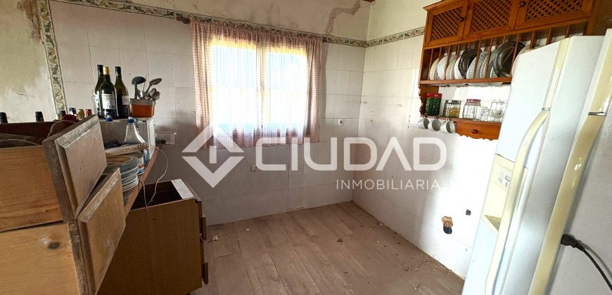 Finca rústica de uso agrícola con casa y nave