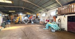 Finca rústica de uso agrícola con casa y nave