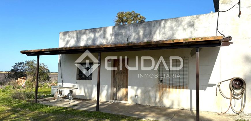 Finca rústica de uso agrícola con casa y nave