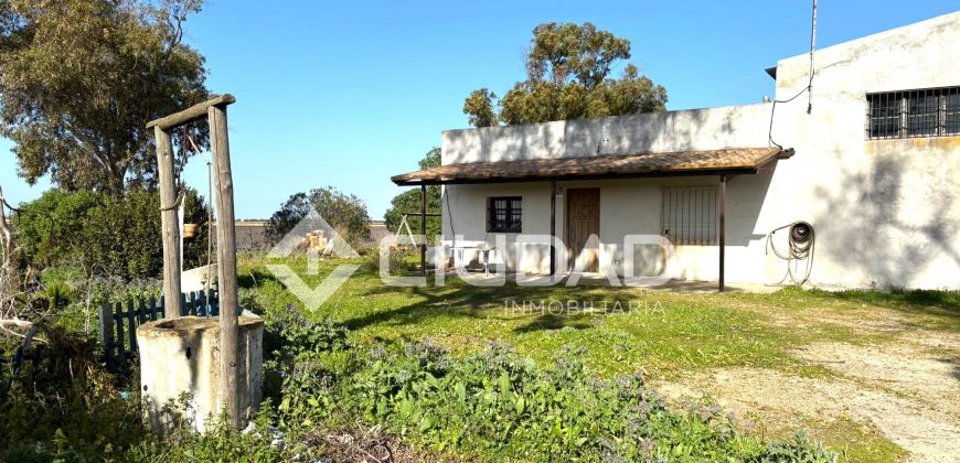 Finca rústica de uso agrícola con casa y nave