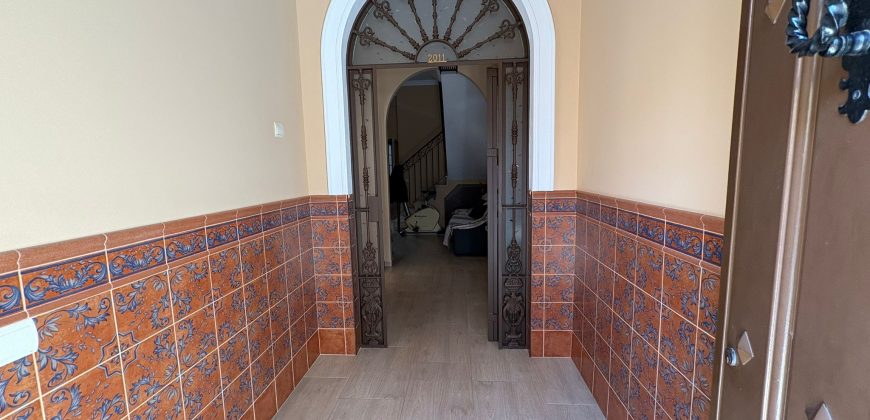 Amplia Propiedad con Cochera y Terrazas en Zona El pantano calle Juan Sebastián Elcano!