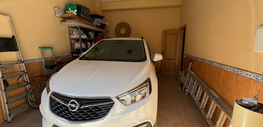 Amplia Propiedad con Cochera y Terrazas en Zona El pantano calle Juan Sebastián Elcano!