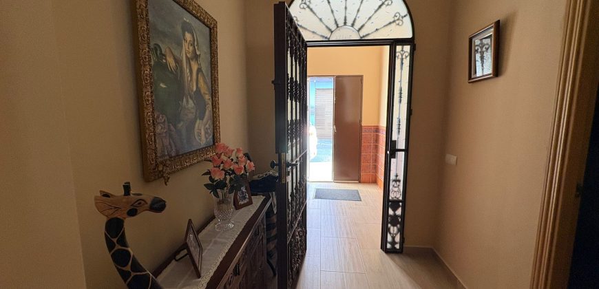 Amplia Propiedad con Cochera y Terrazas en Zona El pantano calle Juan Sebastián Elcano!