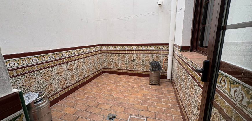 Amplia Propiedad con Cochera y Terrazas en Zona El pantano calle Juan Sebastián Elcano!