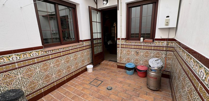 Amplia Propiedad con Cochera y Terrazas en Zona El pantano calle Juan Sebastián Elcano!