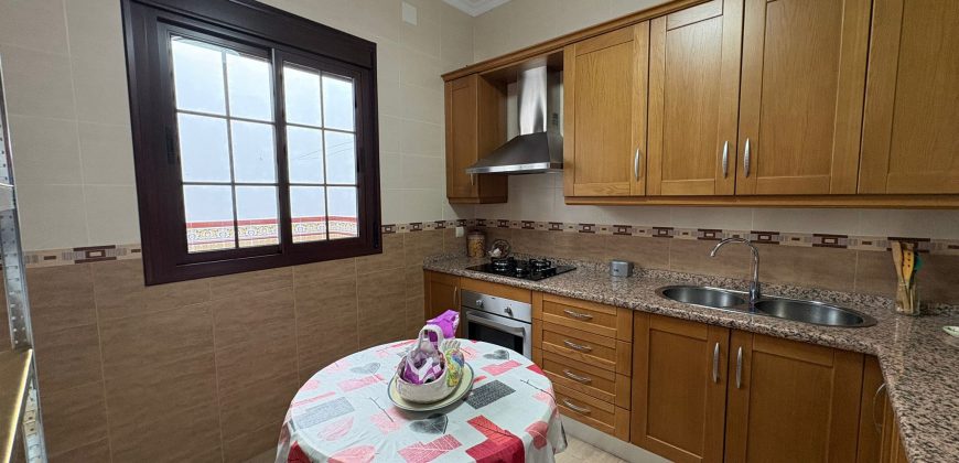 Amplia Propiedad con Cochera y Terrazas en Zona El pantano calle Juan Sebastián Elcano!