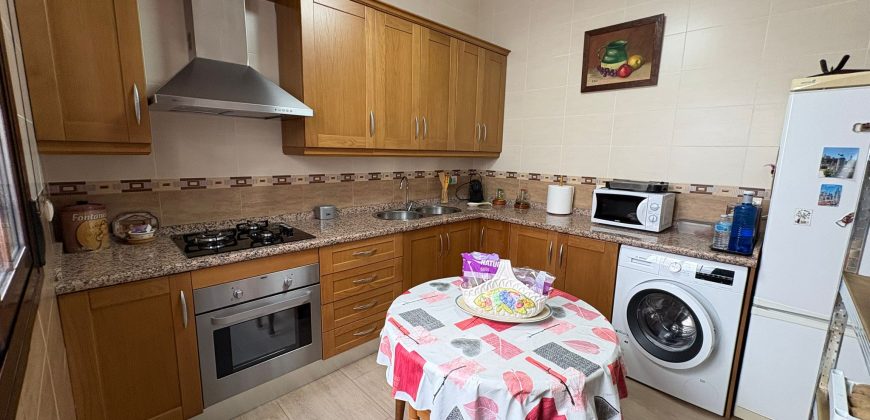 Amplia Propiedad con Cochera y Terrazas en Zona El pantano calle Juan Sebastián Elcano!