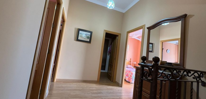 Amplia Propiedad con Cochera y Terrazas en Zona El pantano calle Juan Sebastián Elcano!