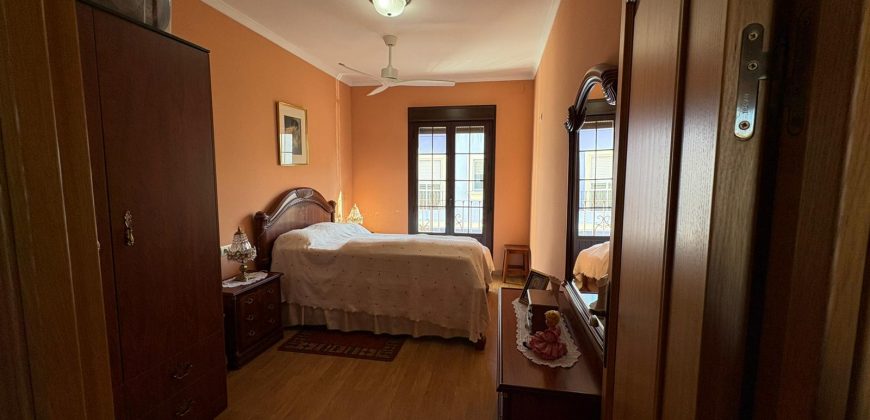 Amplia Propiedad con Cochera y Terrazas en Zona El pantano calle Juan Sebastián Elcano!