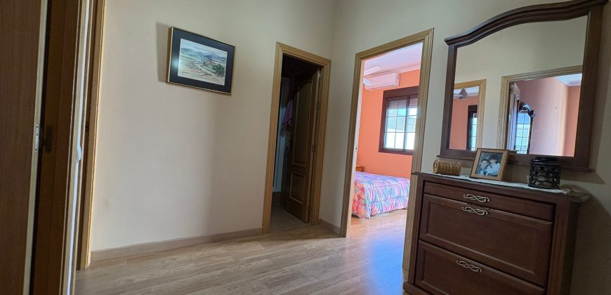 Amplia Propiedad con Cochera y Terrazas en Zona El pantano calle Juan Sebastián Elcano!