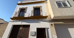 Amplia Propiedad con Cochera y Terrazas en Zona El pantano calle Juan Sebastián Elcano!