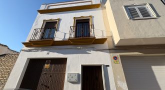 Amplia Propiedad con Cochera y Terrazas en Zona El pantano calle Juan Sebastián Elcano!