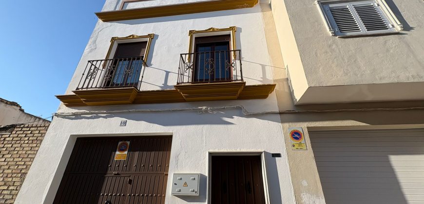 Amplia Propiedad con Cochera y Terrazas en Zona El pantano calle Juan Sebastián Elcano!