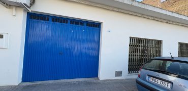 Amplio Local Comercial con Oficina y Aseo en ZONA El Pantano ! Calle Gran Capitán !