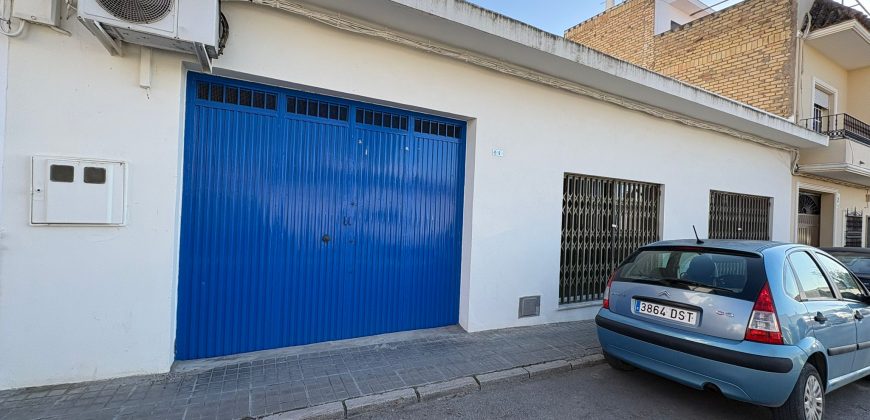 Amplio Local Comercial con Oficina y Aseo en ZONA El Pantano ! Calle Gran Capitán !