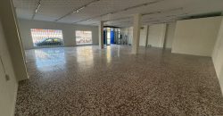 Amplio Local Comercial con Oficina y Aseo en ZONA El Pantano ! Calle Gran Capitán !