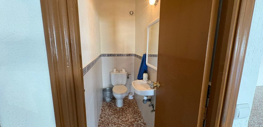 Amplio Local Comercial con Oficina y Aseo en ZONA El Pantano ! Calle Gran Capitán !