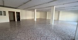 Amplio Local Comercial con Oficina y Aseo en ZONA El Pantano ! Calle Gran Capitán !