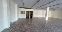 Amplio Local Comercial con Oficina y Aseo en ZONA El Pantano ! Calle Gran Capitán !