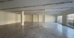 Amplio Local Comercial con Oficina y Aseo en ZONA El Pantano ! Calle Gran Capitán !