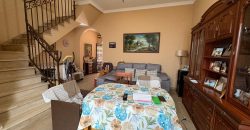 Amplia Propiedad con Cochera y Terrazas en Zona El pantano calle Juan Sebastián Elcano!