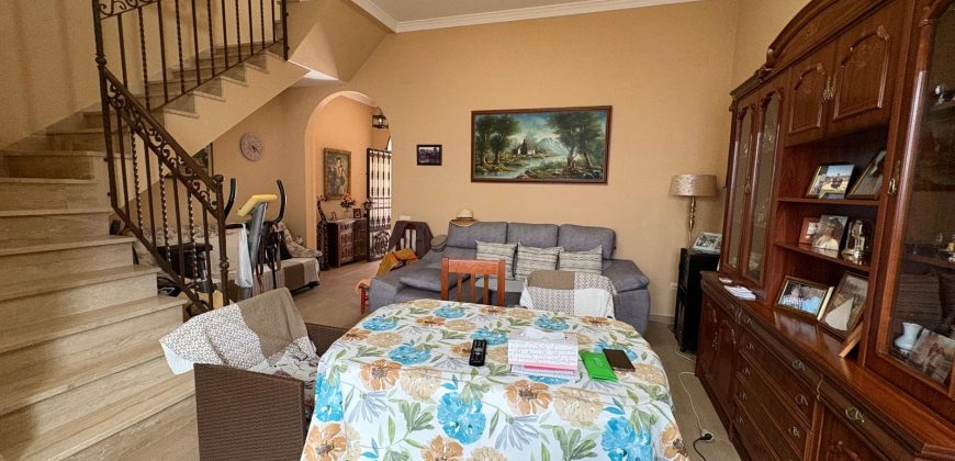 Amplia Propiedad con Cochera y Terrazas en Zona El pantano calle Juan Sebastián Elcano!