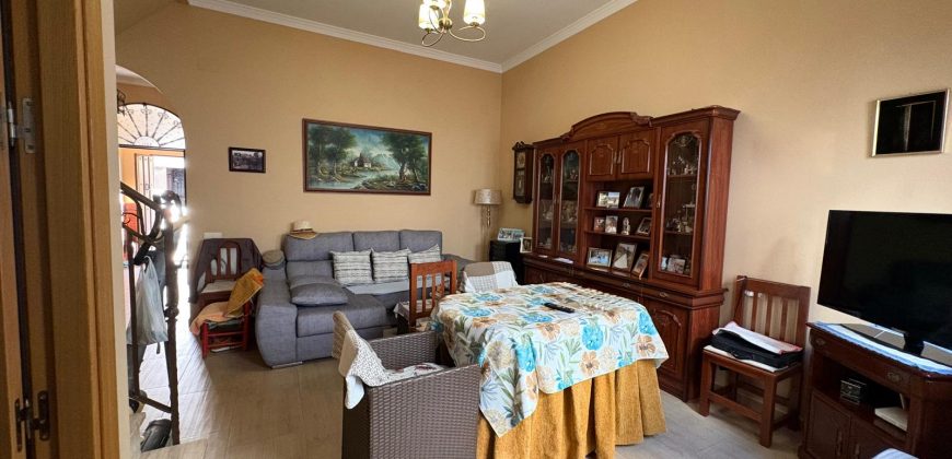 Amplia Propiedad con Cochera y Terrazas en Zona El pantano calle Juan Sebastián Elcano!