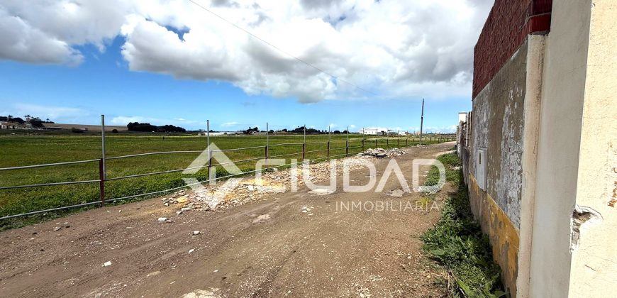Terreno rústico con 2 naves en Cañada del Amarguillo