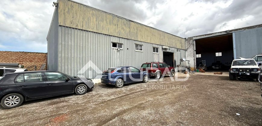 Terreno rústico con 2 naves en Cañada del Amarguillo
