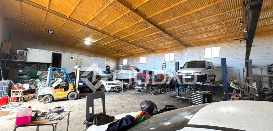 Terreno rústico con 2 naves en Cañada del Amarguillo