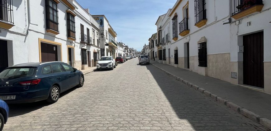 ¡¡Gran Oportunidad: Casa de 296 m² con patio, cochera y salida a dos calles!!