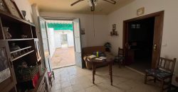 ¡¡Gran Oportunidad: Casa de 296 m² con patio, cochera y salida a dos calles!!