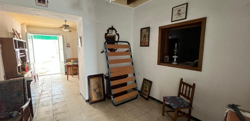 ¡¡Gran Oportunidad: Casa de 296 m² con patio, cochera y salida a dos calles!!