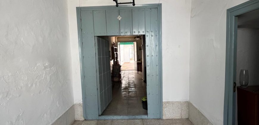 ¡¡Gran Oportunidad: Casa de 296 m² con patio, cochera y salida a dos calles!!