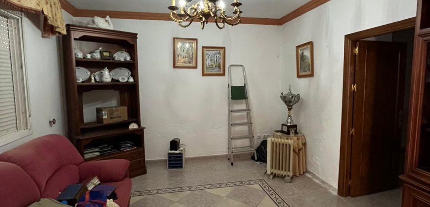 ¡¡Gran Oportunidad: Casa de 296 m² con patio, cochera y salida a dos calles!!