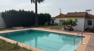 CHALET URBANO EN URBANIZACIÓN LAS ENCINAS