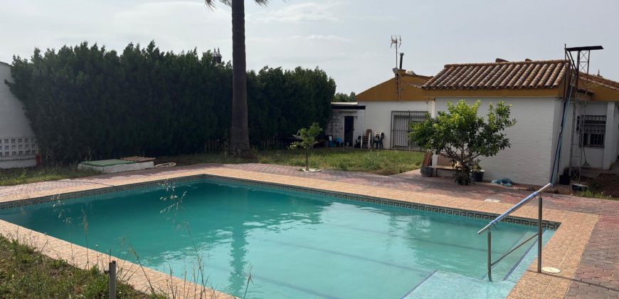 CHALET URBANO EN URBANIZACIÓN LAS ENCINAS