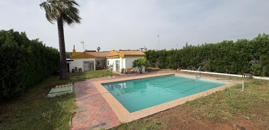 CHALET URBANO EN URBANIZACIÓN LAS ENCINAS