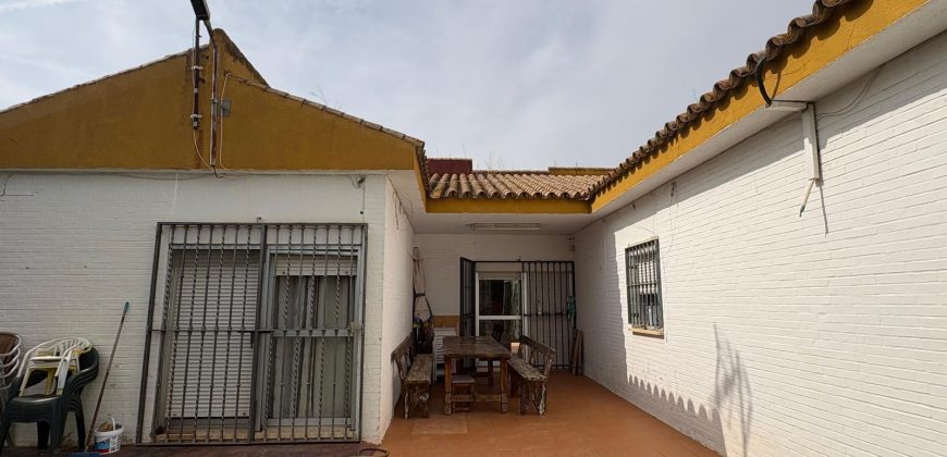 CHALET URBANO EN URBANIZACIÓN LAS ENCINAS