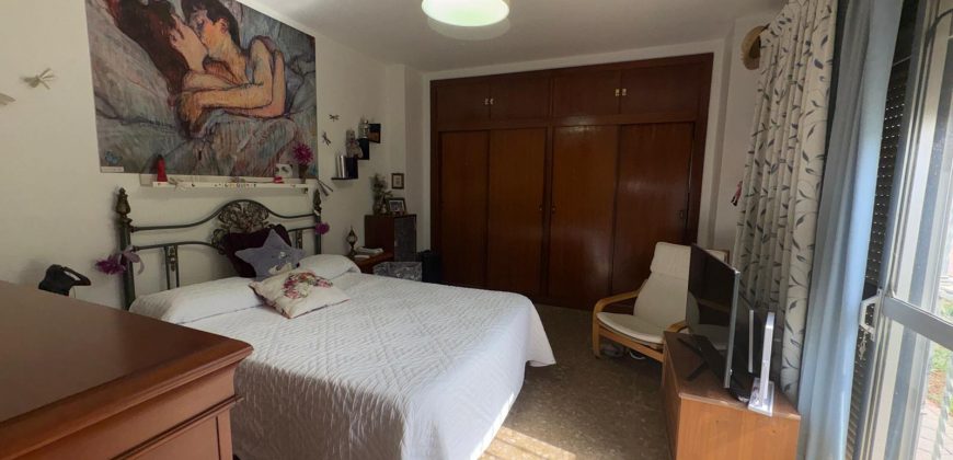 CHALET URBANO EN URBANIZACIÓN LAS ENCINAS