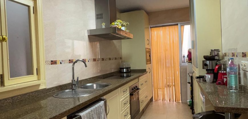 CHALET URBANO EN URBANIZACIÓN LAS ENCINAS