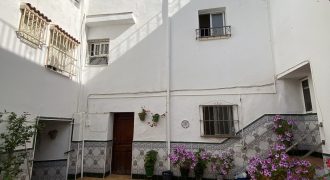 CASA EN PATIO DE VECINOS EN MARCHENA